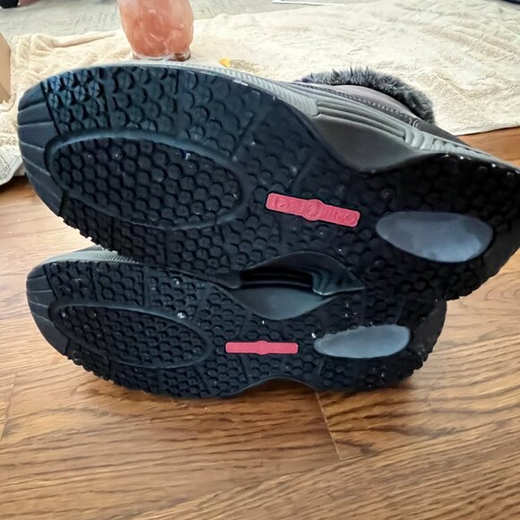 Waterproof Boots - Orthofeet Alps - Sz 9 - Worn Once - Note: No insoles - Picture 10 of 15